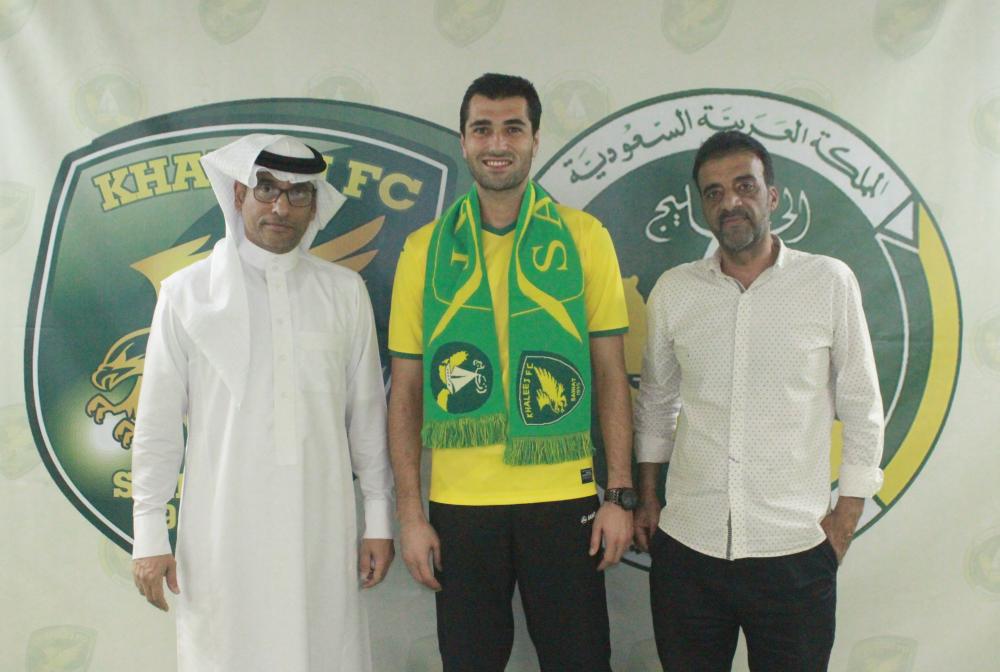 حارس المنتخب الأردني يحمي عرين الخليج