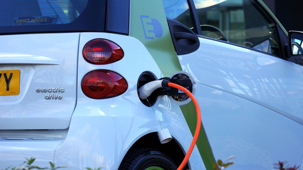 خبير ألماني :  السيارة الكهربائية قادمة لا محالة 