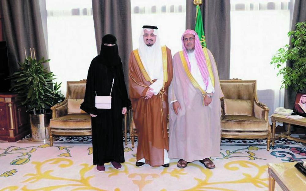 أمير عسير يستقبل سفيرة محاربي السرطان