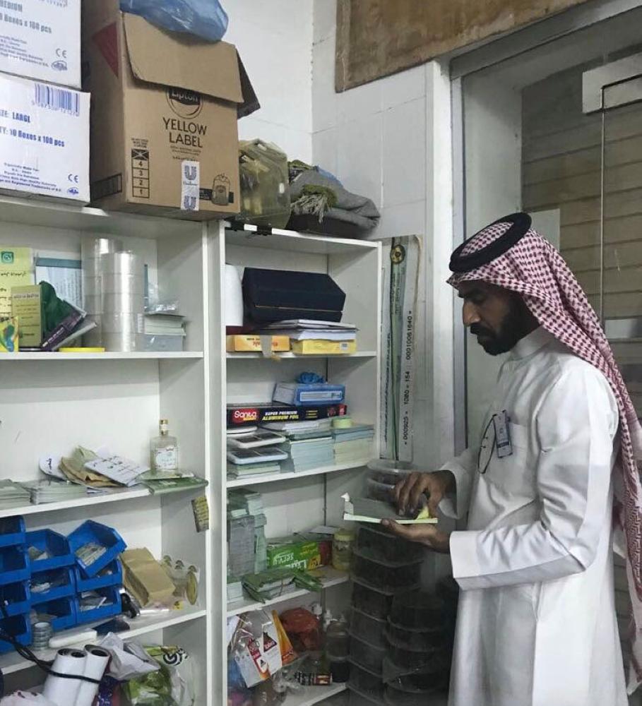 بالصور.. ضبط مستودع لتعبئة زيوت رديئة بالجوف