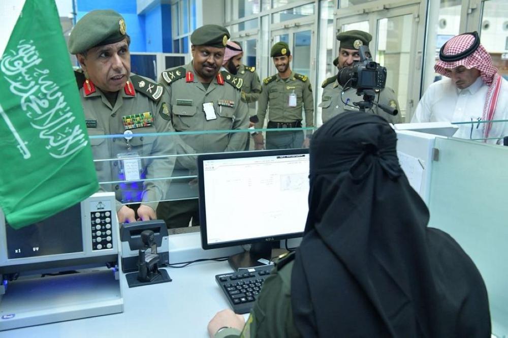 مدير الجوازات للعاملين بمطار جدة: حسن التعامل مع الحجاج