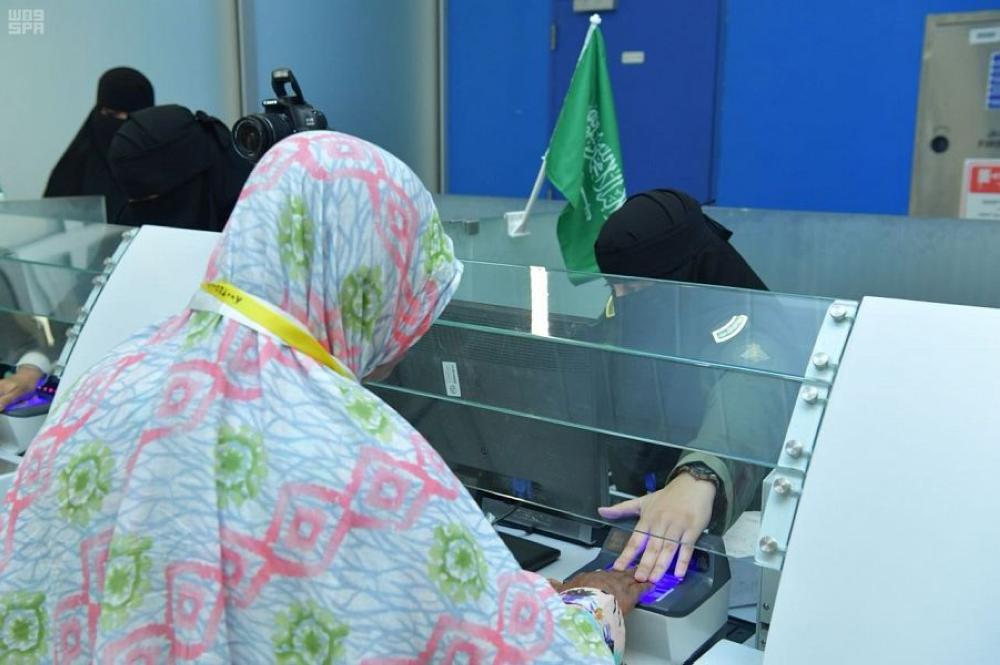 مدير الجوازات للعاملين بمطار جدة: حسن التعامل مع الحجاج