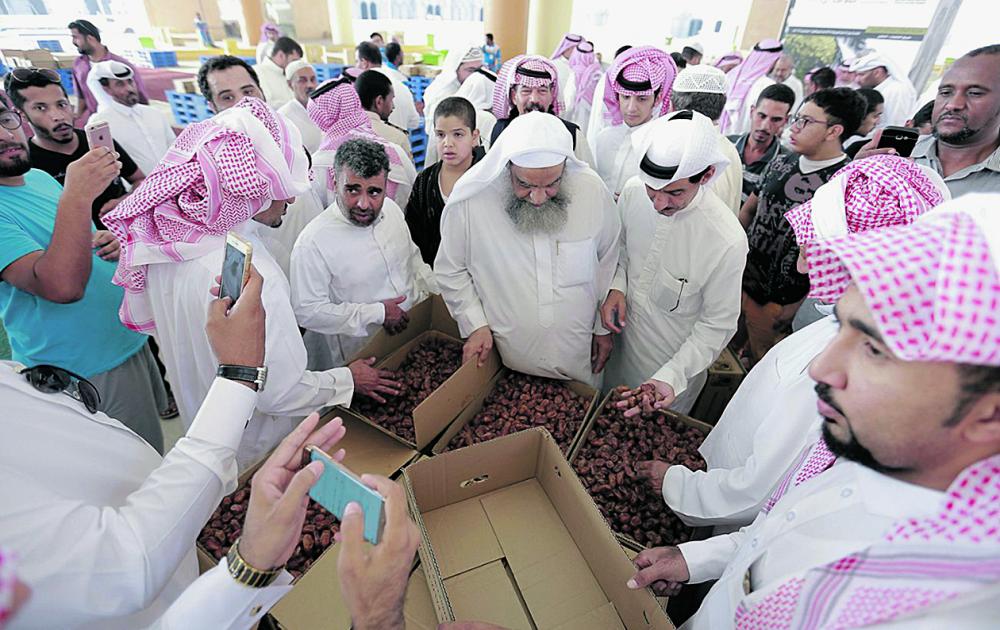 أمانة الأحساء تنهي الاستعدادات لموسم «صرام التمور»
