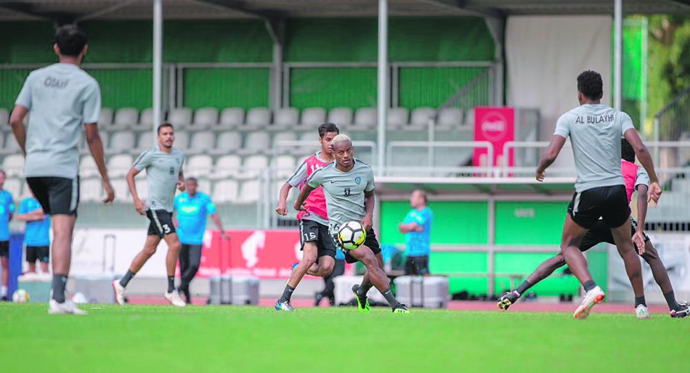 الهلال يطمئن بثلاثية أمام أخيسار التركي