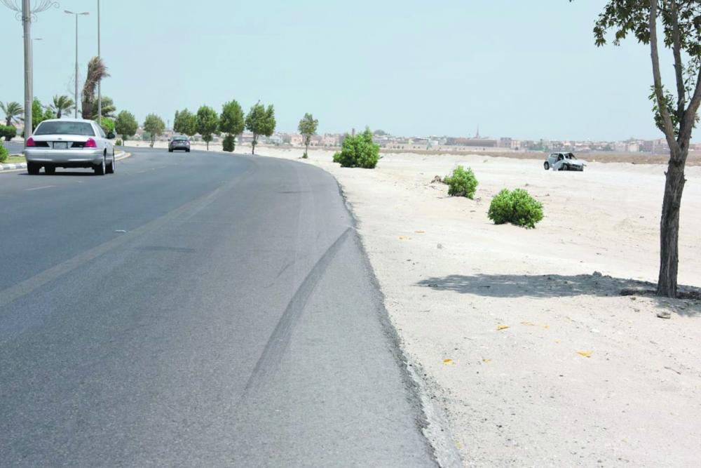 «منعطفات» شارع الرياض بالقطيف تهدد مرتاديه