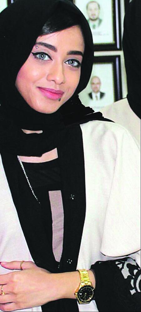 موهوبة توظف مهاراتها في المكياج السينمائي
