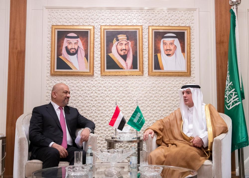 وزير الخارجية يناقش مستجدات الأوضاع مع نظيره اليمنى   
