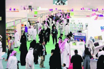 «ظاهرة تأليف الكتب» طريق المشاهير نحو الشهرة المفقودة