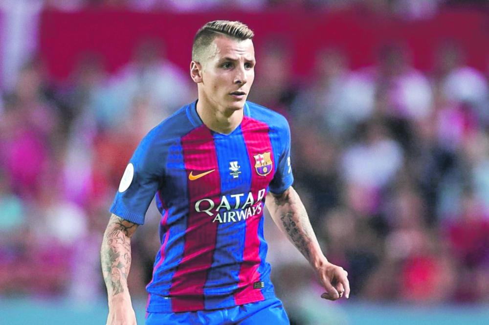إيفرتون يضم المدافع ديني من برشلونة
