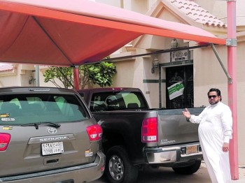 إشعارات بإزالة المظلات بالأحساء.. ومواطنون يطالبون بالتعويض