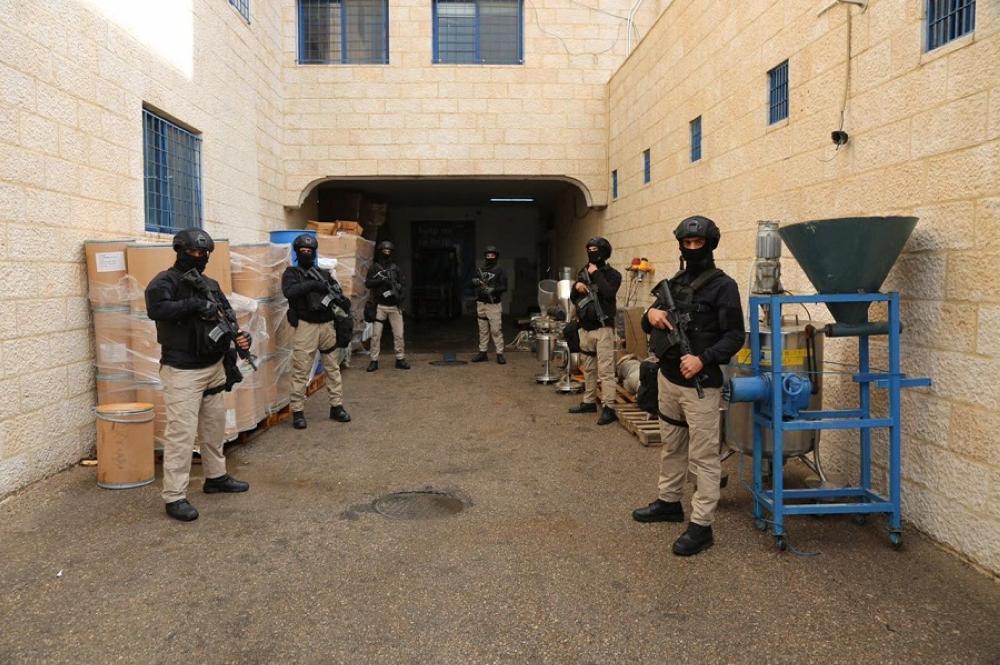 ضبط 120ألف حبة مخدرة بالقطيف