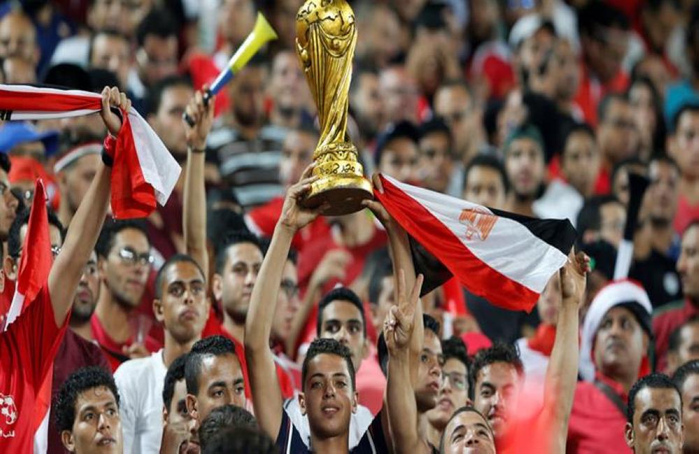 توصية بعودة الجماهير المصرية تدريجيا للملاعب