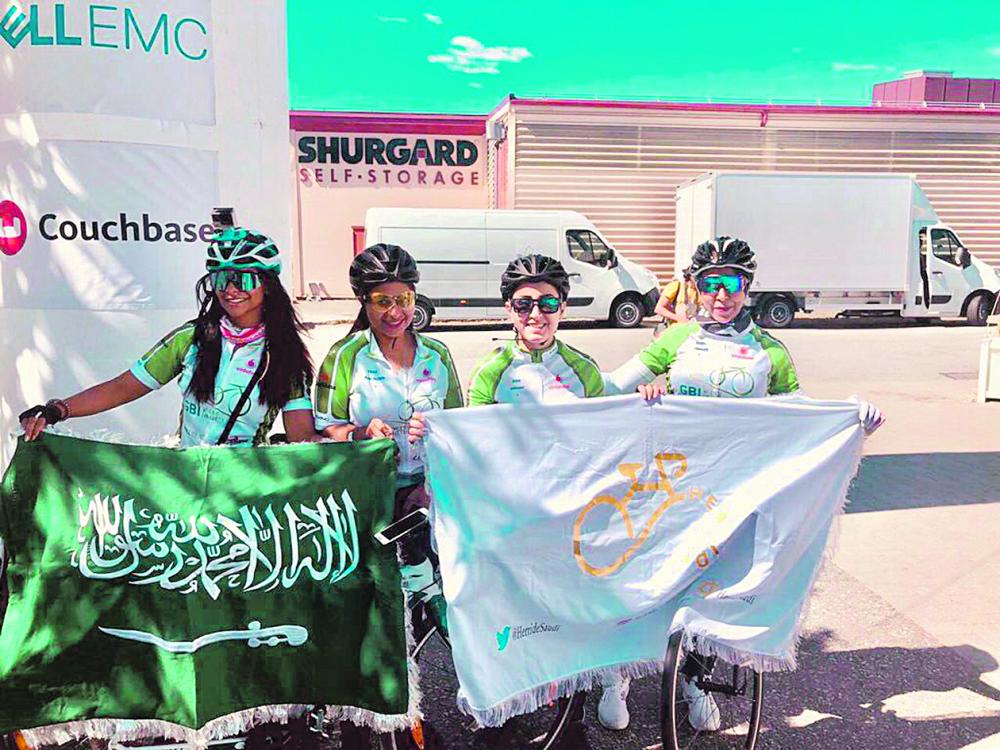 فريق سعودي نسائي يشارك في طواف أوروبا بالدراجات