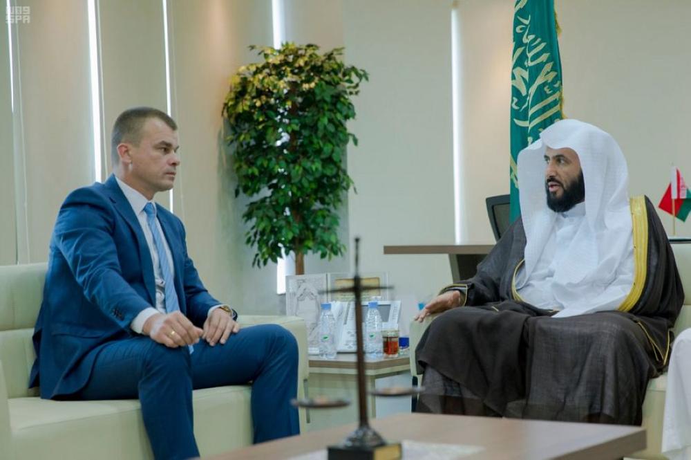 وزير العدل يوقع مذكرة تفاهم مع نظيره البيلاروسي