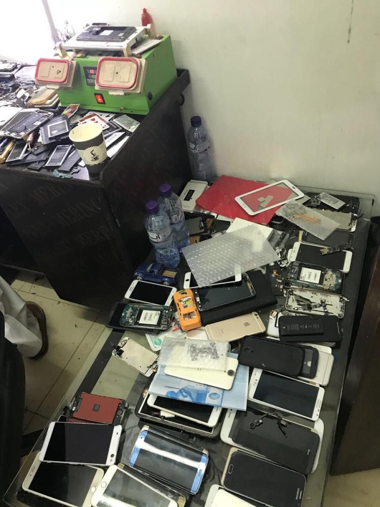 ضبط وافدين بالخبر خالفوا قرار توطين الاتصالات