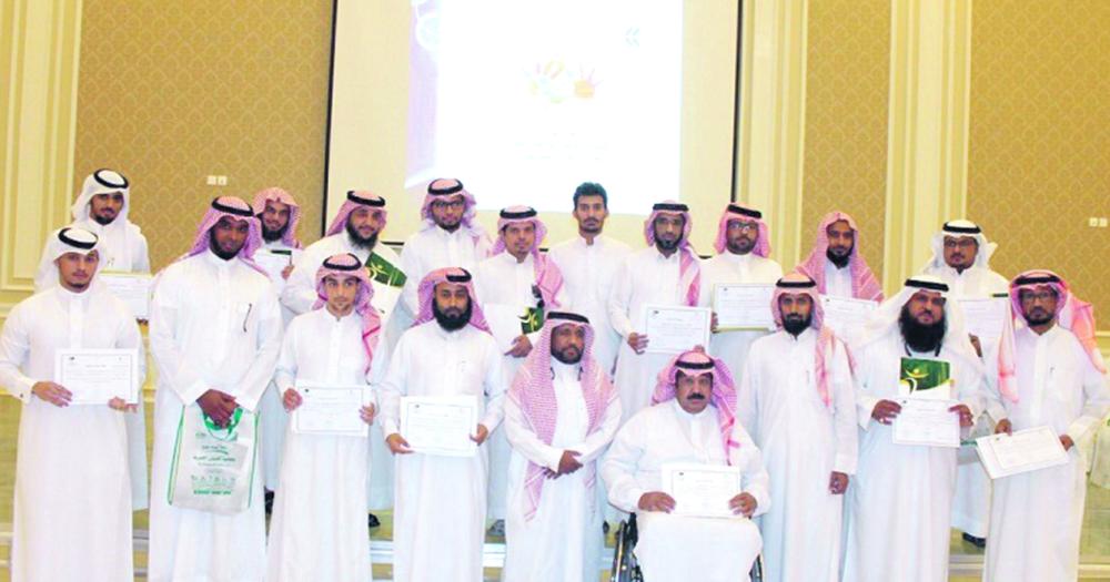 «صناعة الطفل الواثق» بجمعية العيون