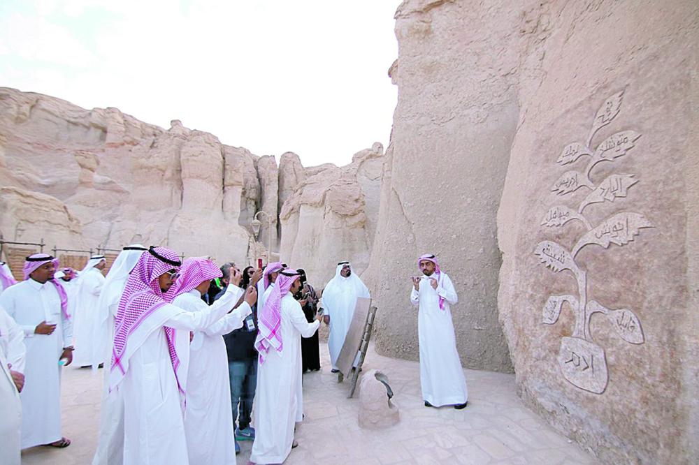 إعلاميون يتعرفون على تاريخ وإرث الأحساء