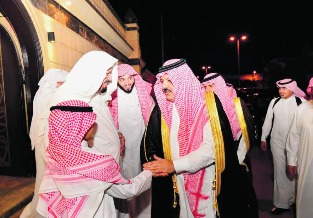 أمير حائل يعزي أسرة الجارالله
