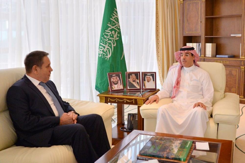 وزير الإعلام يستقبل سفير روسيا لدى المملكة
