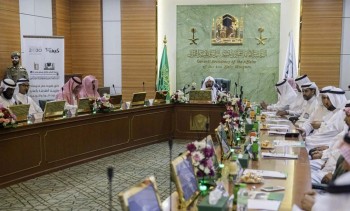  ترجمة خطبة يوم عرفة وبثها عبر 5 ترددات 