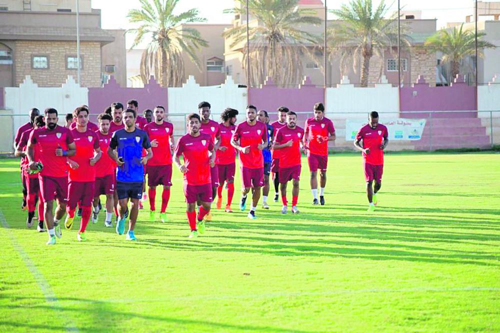 النجوم يعسكر في الرياض