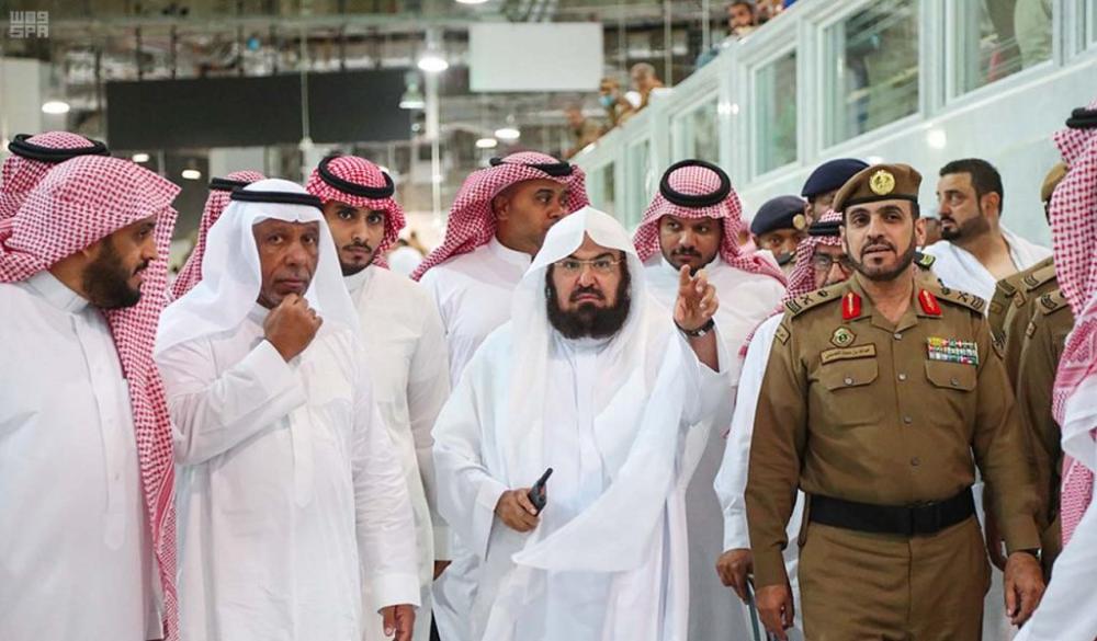 الدكتور السديس يقف على جاهزية الخدمات بالمسجد الحرام