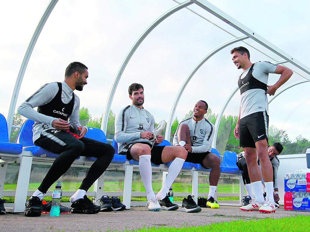 الهلال يفرض السرية في برمنجهام.. وإيقاف جوناس يربك دياز