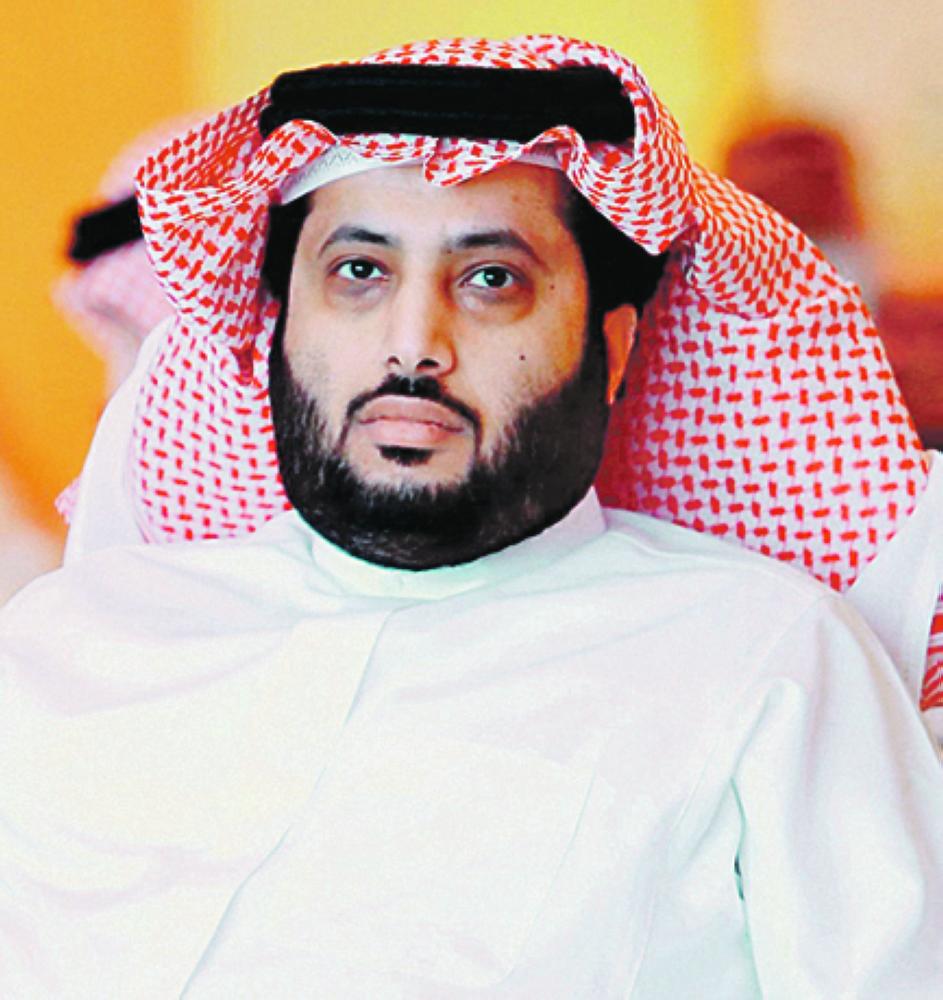 رئيس الهيئة يتوج الفائز بلقب السوبر