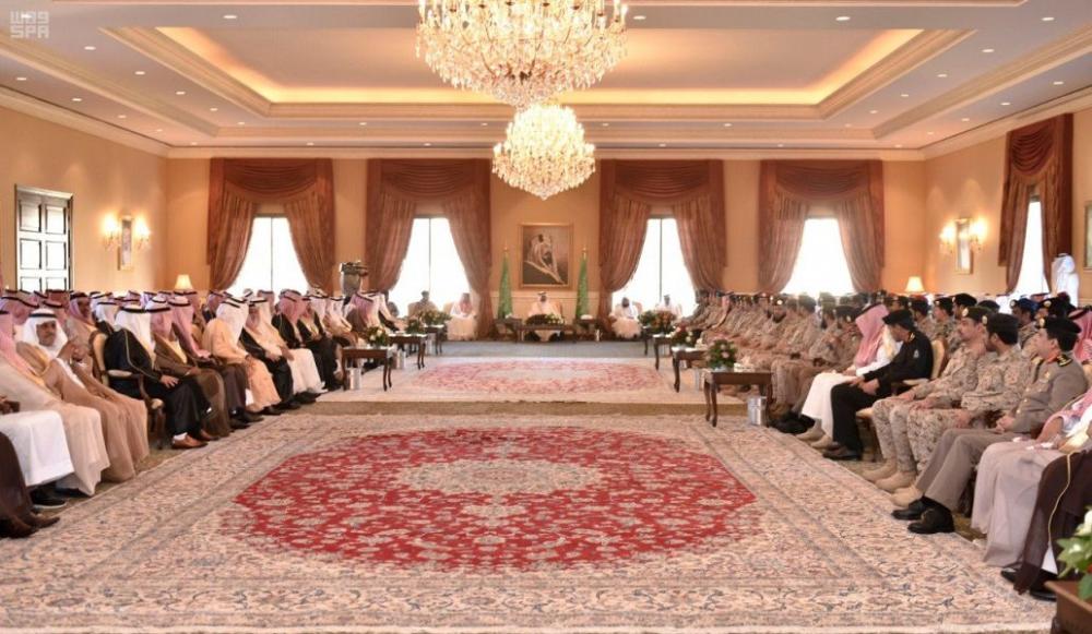 أمير تبوك يستقبل المهنئين بعيد الأضحى