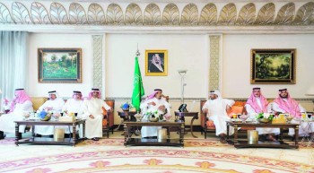 خادم الحرمين يصل إلى منى للإشراف على راحة الحجاج
