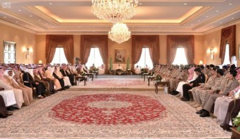 أمير تبوك يستقبل المهنئين بعيد الأضحى