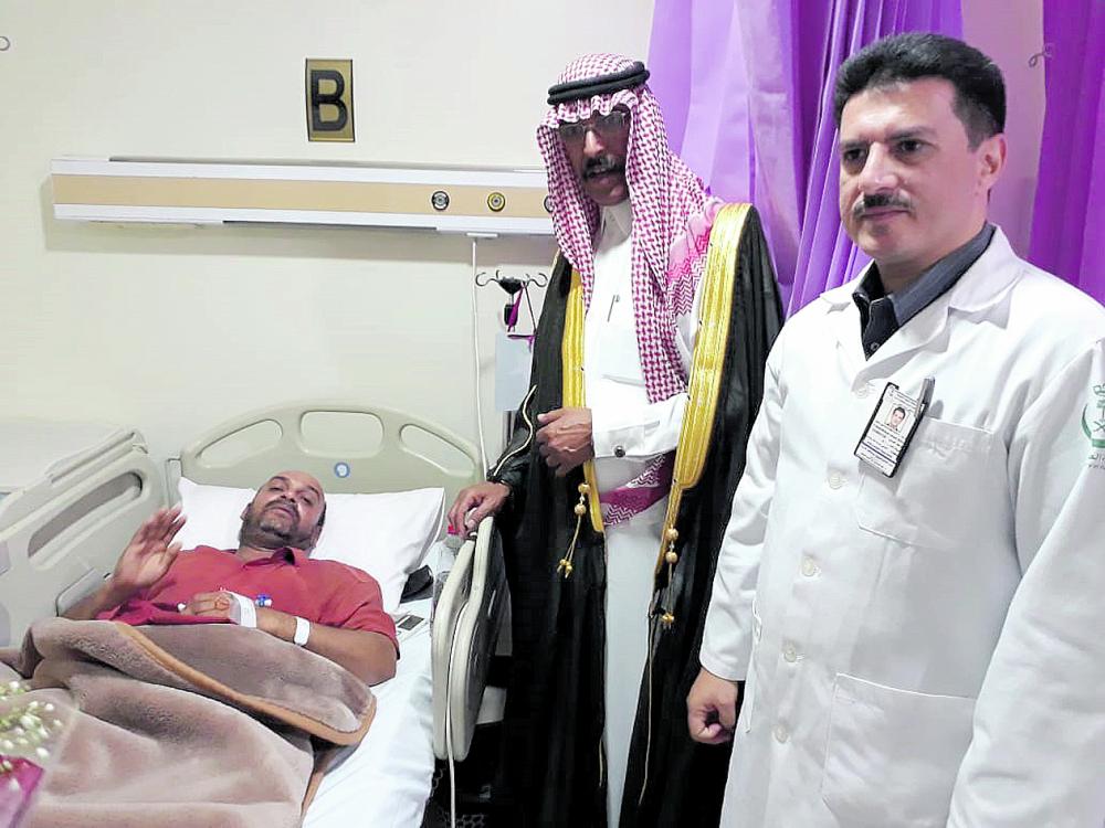 مستشفى مدينة العيون يعايد المرضى المنومين