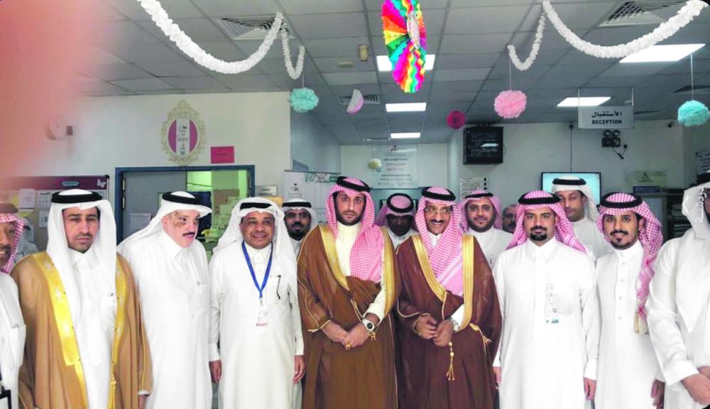 .. ومحافظ بقيق يهنئ المرضى بالعيد