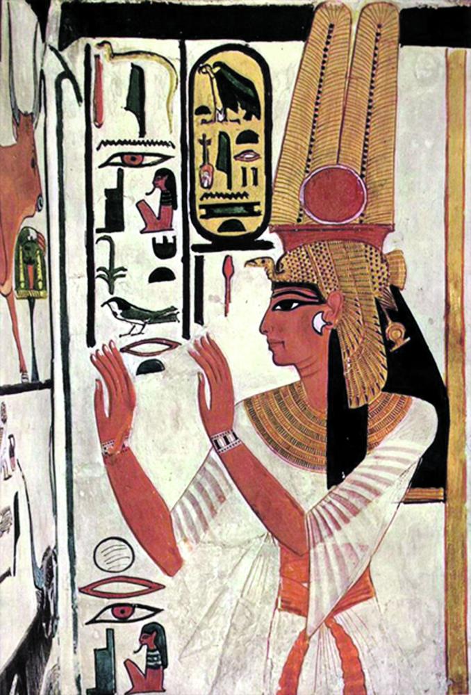 «تشكيلية» تعيد صياغة الفنون الفرعونية برؤية معاصرة