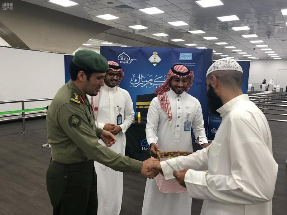 مدير الجوازات يتابع مغادرة الحجاج بمطار المؤسس