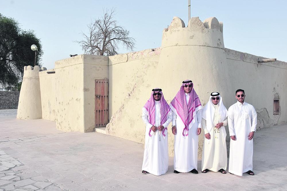 إقبال على مسجد جواثى التاريخي بالأحساء