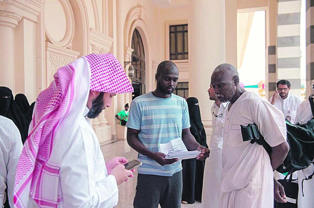 حجاج برنامج خادم الحرمين يزورون المسجد النبوي