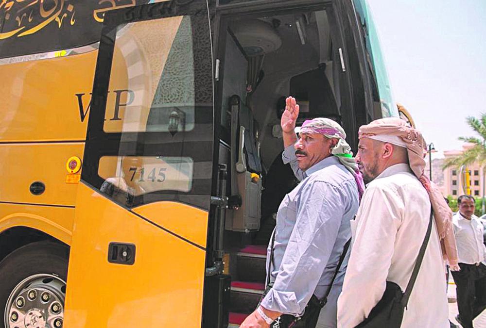 حجاج برنامج خادم الحرمين يزورون المسجد النبوي