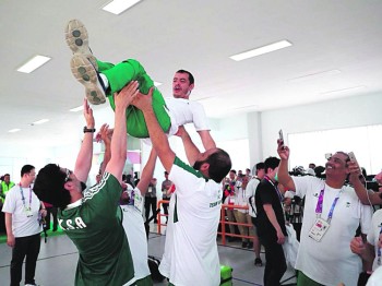 نجوم الأخضر في الدورة
