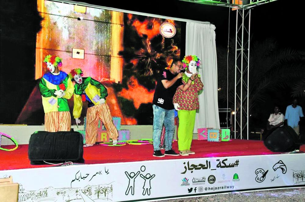 «سكة الحجاز» تستقطب المعايدين بالمدينة