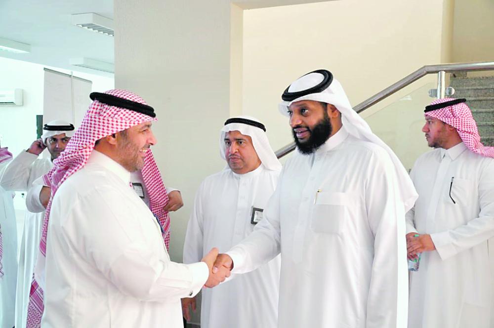 100 % نسبة تسليم الكتب بمدارس القطيف