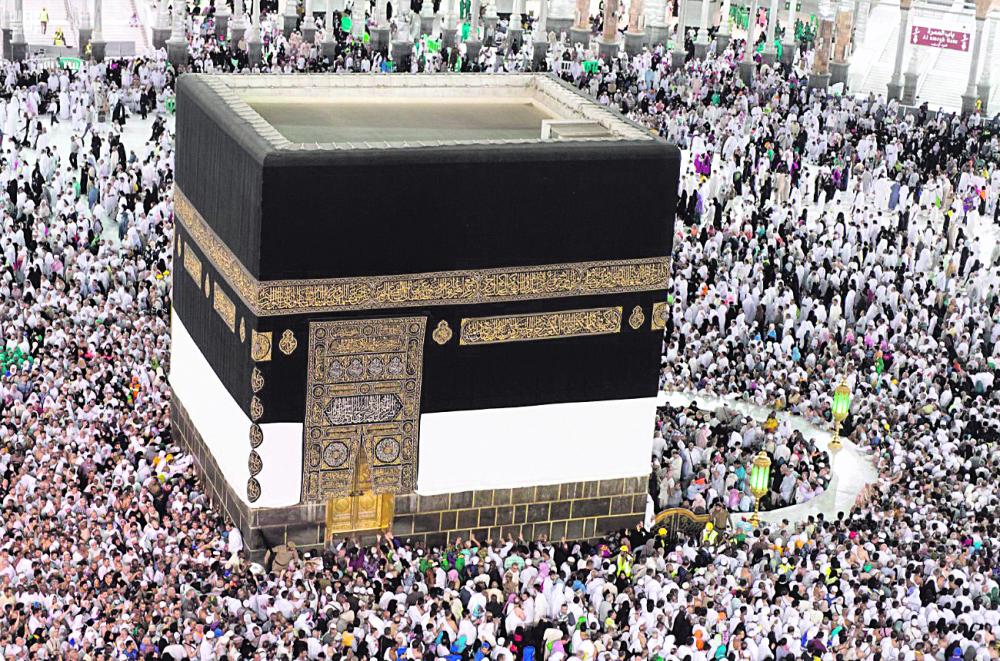 وصول أول فوج معتمرين بعد 10 أيام