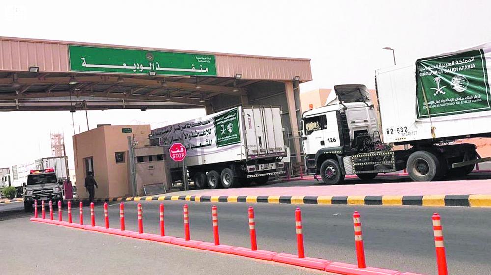 5 شاحنات إغاثية للنازحين في مأرب