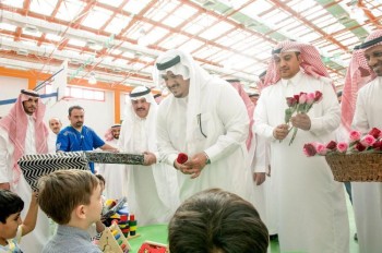 أمير الرياض بالنيابة يقف على سير العمل بمدارس العاصمة