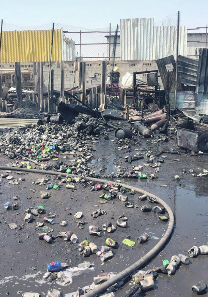 حريق في مجموعة مخلفات بصناعية العيون