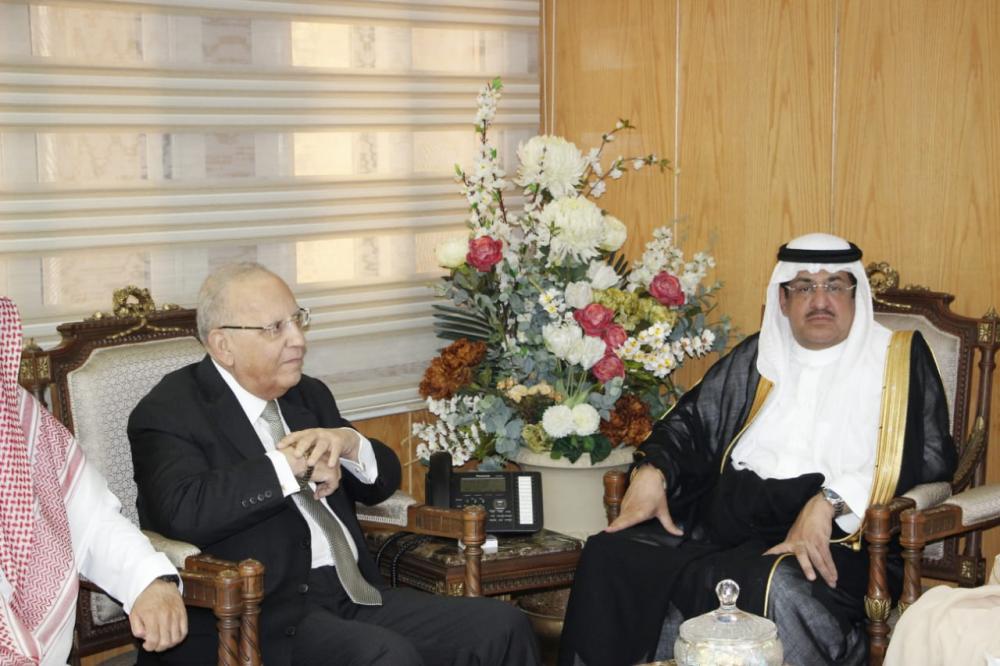 منح وزير العدل بالإنابة درع المجلس الأعلى للقضاء المصري