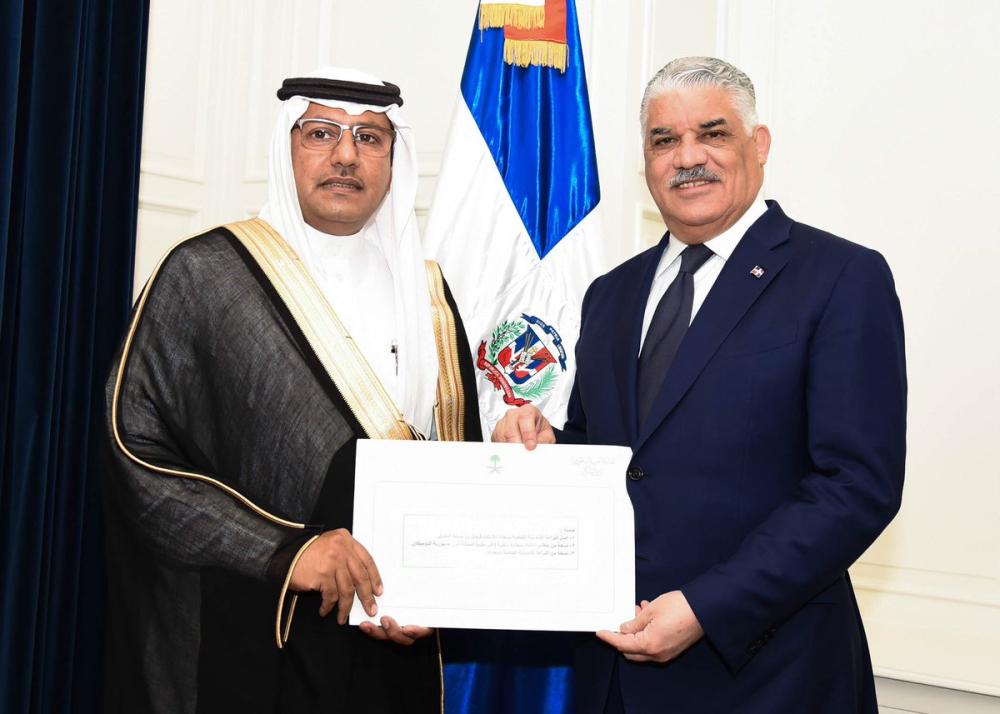 «المنديل» يقدم أوراق اعتماده لوزير خارجية الدومينيكان