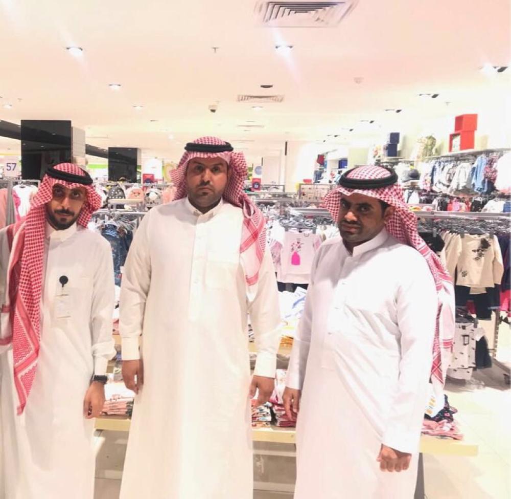 وافد يتحرش بالبائعات في المدينة.. و«العمل» تحقق