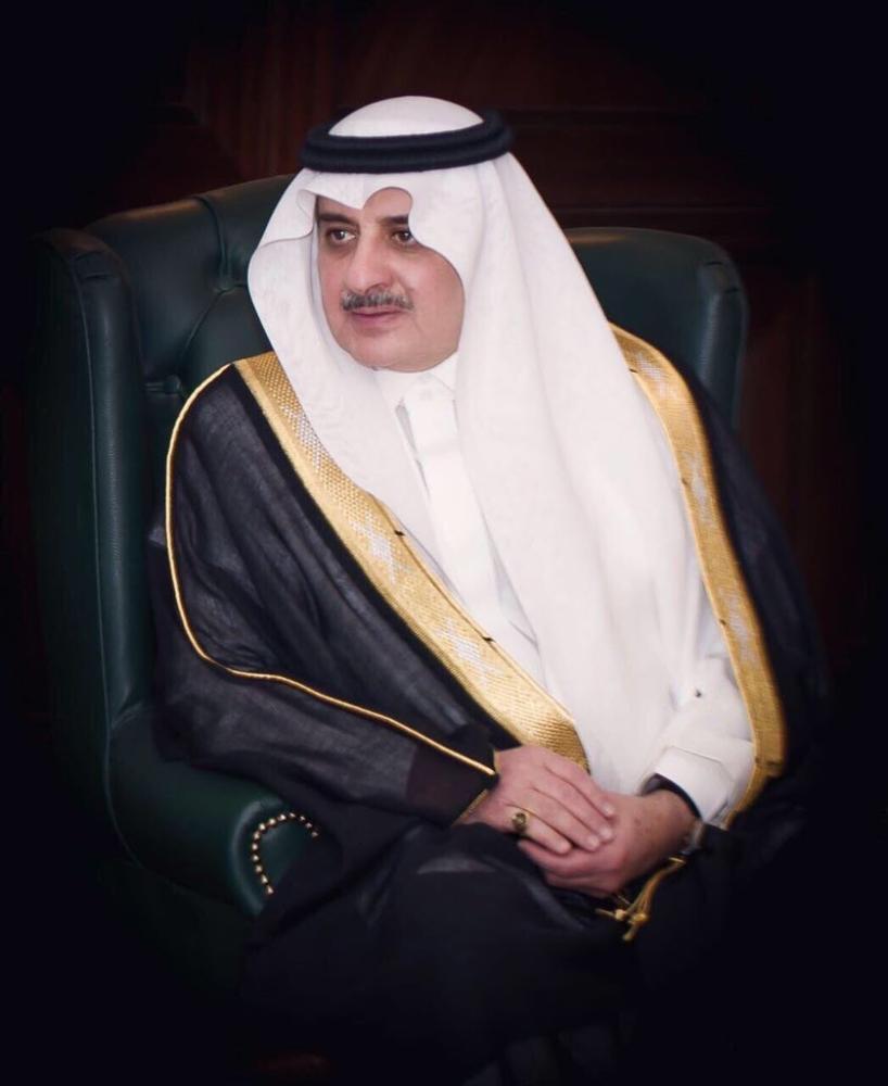 أمير منطقة تبوك يواسي عائلة غريقَي أملج