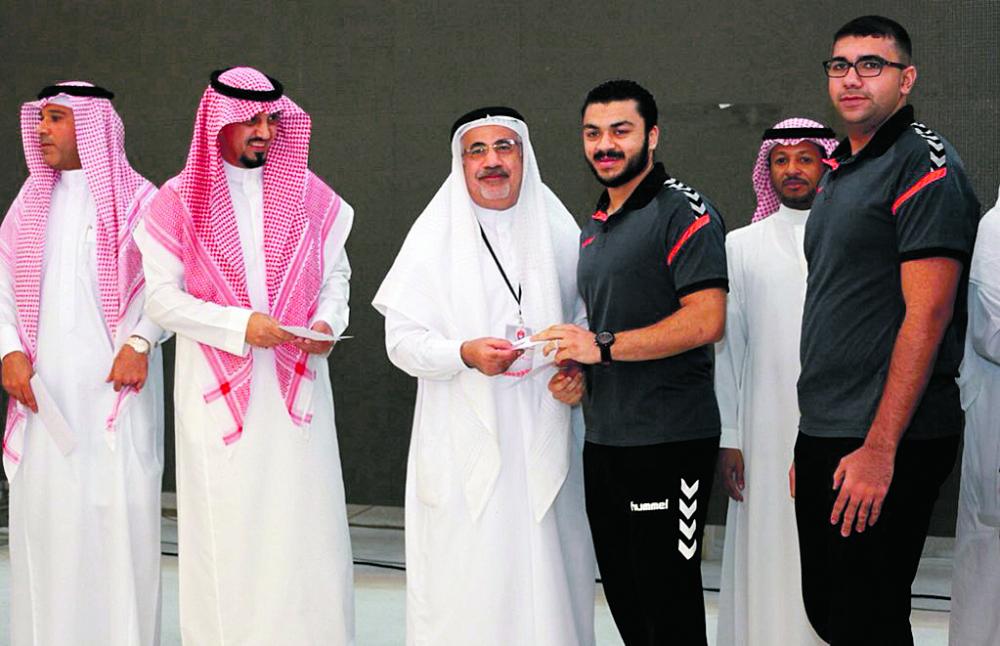 في ليلة وفاء.. مضر يحتفل بأبطاله